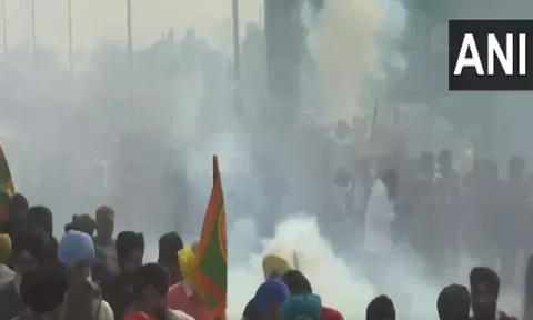 டெல்லி விவசாயிகள் மீது கண்ணீர் புகைகுண்டு வீச்சு