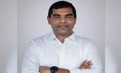 ஈரோடு தொகுதி அ.தி.மு.க வேட்பாளர் ஆற்றல் அசோக்குமாரின் சொத்து மதிப்பு ரூ.583 கோடி
