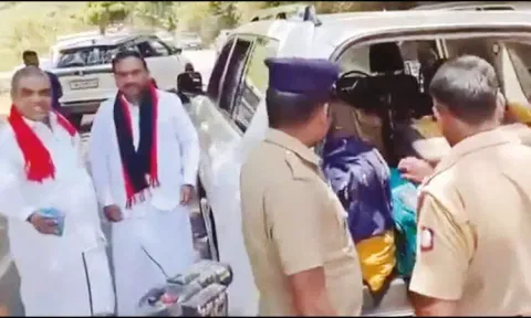 தி.மு.க.வேட்பாளர் ஆ.ராசாவின் காரை நடுவழியில் மடக்கிய பறக்கும் படை