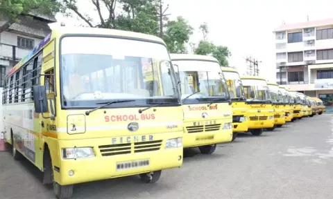 பள்ளி வாகனங்களுக்கு புதிய கட்டுப்பாடு: பள்ளிக்கல்வித்துறை உத்தரவு