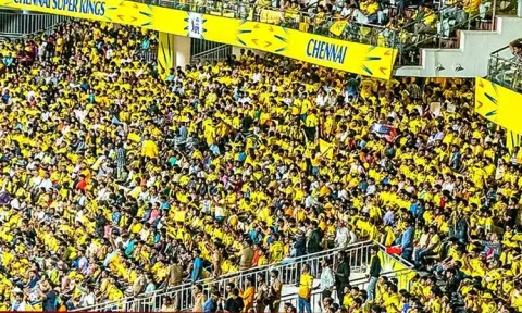 கள்ளச்சந்தையில் ஐ.பி.எல். டிக்கெட் விற்பனை - 12 பேர் கைது