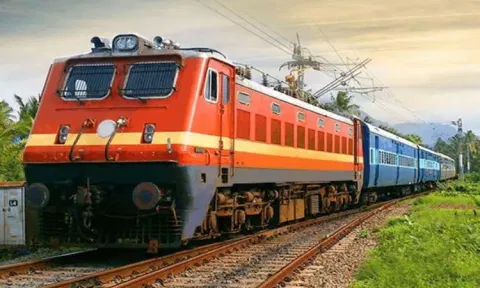 ரெயில் நிலைய சீரமைப்பு பணி: எக்ஸ்பிரஸ் ரெயில்கள் சேவையில் மாற்றம்