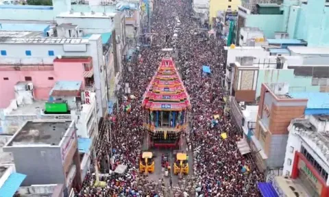 காஞ்சிபுரம் வரதராஜ பெருமாள் கோவிலில் தேரோட்டம்