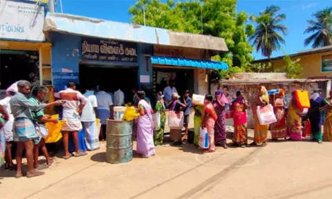ரேஷன் கடைகளில் பாக்கெட் மூலம் பொருட்கள் வழங்க தமிழக அரசு திட்டம்