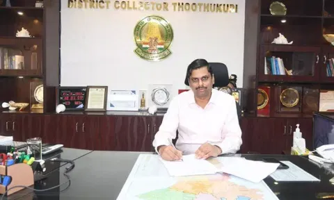 தூத்துக்குடி மாவட்ட கலெக்டராக இளம்பகவத் பதவியேற்றார்