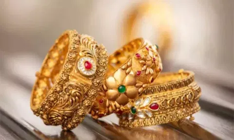 மாத தொடக்கத்தில் சற்று குறைந்த தங்கம் விலை...இன்றைய நிலவரம் என்ன?