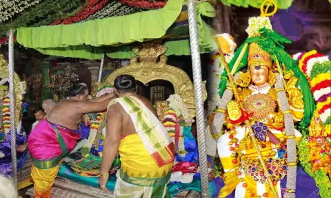 சுந்தரேஸ்வரருக்கு பட்டாபிஷேகம்
