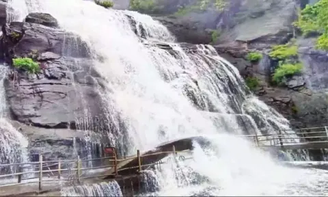 குற்றாலம் அருவிகளில் சுற்றுலா பயணிகள் குளிக்க அனுமதி