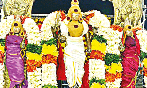கந்த சஷ்டி திருவிழா 2ம் நாள் யாகசாலை பூஜை - திருச்செந்தூரில் குவியும் பக்தர்கள்