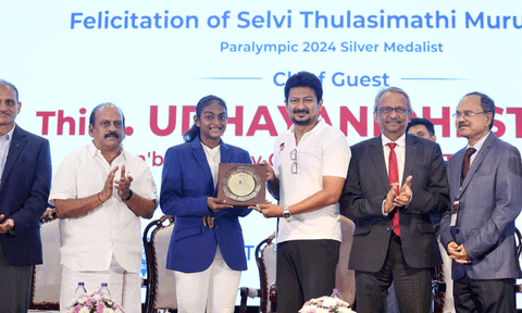 பாரா ஒலிம்பிக்கில் வெள்ளி வென்ற பேட்மிண்டன் வீராங்கனை துளசிமதிக்கு உதயநிதி ஸ்டாலின் பாராட்டு