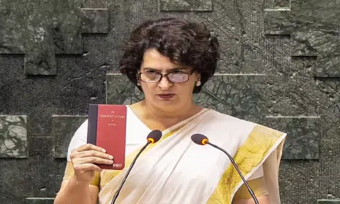 மக்களவையில் வயநாடு எம்.பி.யாக பதவியேற்றார் பிரியங்கா காந்தி
