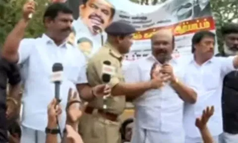 மாணவி பாலியல் வன்கொடுமை: ஆர்ப்பாட்டத்தில் ஈடுபட்ட அதிமுகவினர் கைது