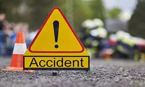 குஜராத் சாலை விபத்தில் 3 பேர் பலி