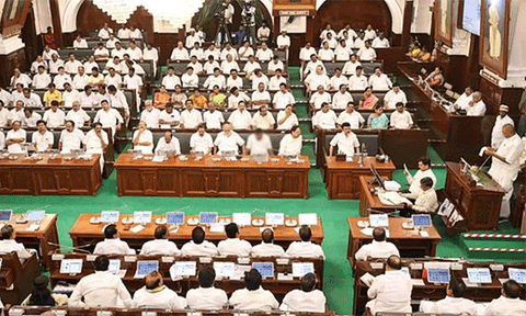 உள்ளாட்சிகளுக்கு தனி அலுவலர்: சட்டசபையில் மசோதா நிறைவேற்றம்