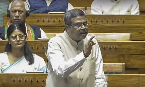 அரசியலுக்காக மும்மொழிக்கொள்கையை எதிர்க்கின்றனர்; கல்வி மந்திரி தர்மேந்திர பிரதான்