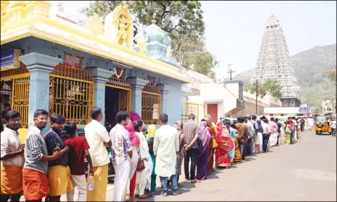 தெலுங்கு வருடப் பிறப்பு.. அருணாசலேஸ்வரர் கோவிலில் குவிந்த பக்தர்கள்