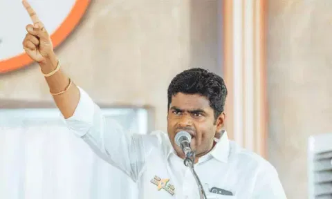 தங்கள் கட்சிக்காரர்கள் நடத்தும் கல்லூரிகளின் வருமானத்திற்காக நீட் தேர்வை திமுக எதிர்க்கிறது; அண்ணாமலை