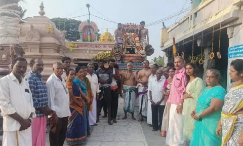 பொன்னேரி கரி கிருஷ்ண பெருமாள் சேஷ வாகனத்தில் ஊர்வலம்