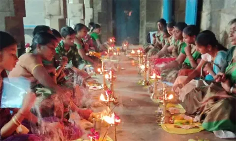 கன்னியாகுமரி பகவதி அம்மன் கோவிலில் 1,008 திருவிளக்கு பூஜை