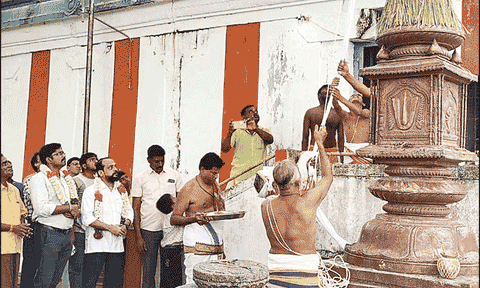 சிங்கவரம் அரங்கநாதர் கோவிலில் பிரம்மோற்சவம்: கொடியேற்றத்துடன் தொடங்கியது