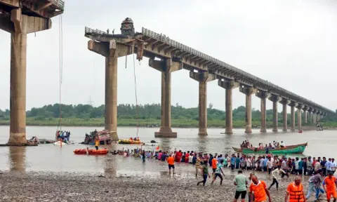 குஜராத்: பாலங்களின் இணைப்புகள் நொறுங்கியதே விபத்துக்கு காரணம் - விசாரணையில் தகவல்