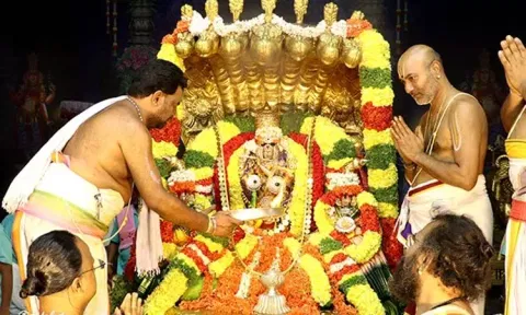 பெரிய சேஷ வாகனத்தில் கிருஷ்ணர் வீதி உலா 
