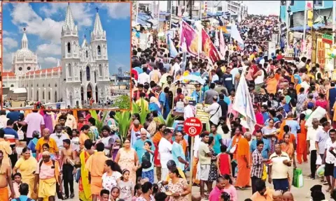 வேளாங்கண்ணி கடற்கரை சாலையில் திரண்டிருந்த மக்கள்