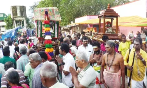 கருவூர் சித்தருக்கு சுவாமி நெல்லையப்பர் ஜோதிமயமாய் காட்சி அளித்தார்.. திரளான பக்தர்கள் தரிசனம்