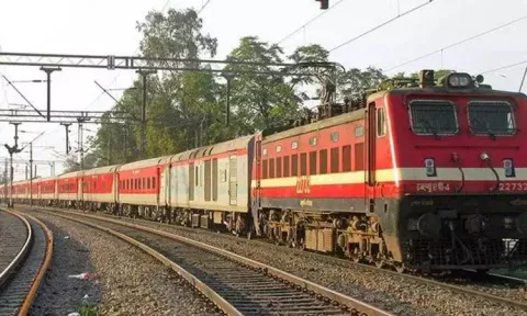 மறுசீரமைப்பு பணி: ஆமதாபாத்-திருச்சி ரெயில் சேவையில் மாற்றம்