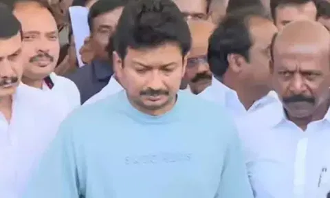 தலைவர்கள் குறித்த நேரத்தில் வரவேண்டும் - உதயநிதி