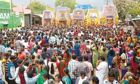 தச்சநல்லூரில் அணிவகுத்த அம்மன் சப்பரங்கள்