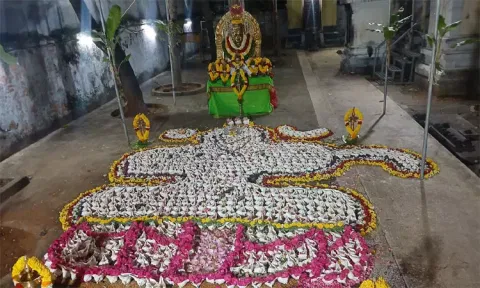கன்னியாகுமரி குகநாதீஸ்வரர் கோவிலில் 1008 சங்காபிஷேகம்