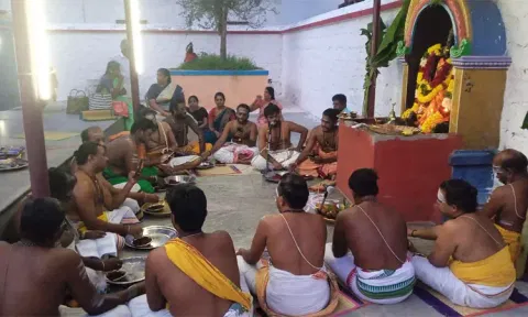 கரியாம்பட்டி அங்காள பரமேஸ்வரி அம்மன் கோவிலில் லட்சார்ச்சனை விழா