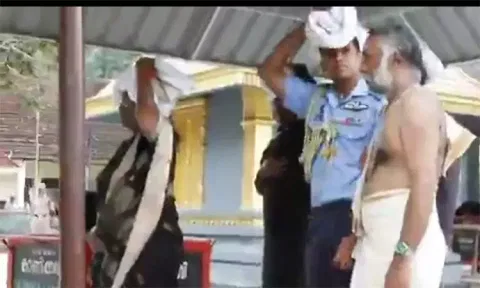 இருமுடி கட்டி சபரிமலை ஐயப்பன் கோவிலில் ஜனாதிபதி சாமி தரிசனம்
