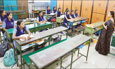 தீபாவளி முடிந்து பள்ளிகள் திறப்பு: திருப்பூரில் குறைந்த எண்ணிக்கையில் மாணவர்கள் வருகை