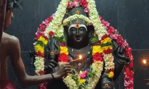 உலக நலன் வேண்டி பல்லடம், நவகிரக கோட்டையில் சனீஸ்வர பகவானுக்கு சிறப்பு பூஜை