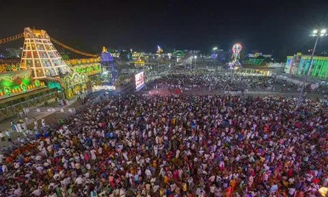 திருப்பதியில் வைகுண்ட துவார தரிசனம்.. டிக்கெட் ஆன்லைன் முன்பதிவு நாளை துவக்கம்