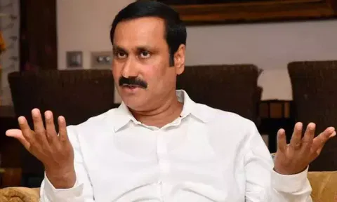 கோடி கோடியாக கொள்ளை அடிக்க தூய்மைப் பணியாளர்களின் வாழ்வாதாரத்தைப் பறிப்பதா? - அன்புமணி கண்டனம்