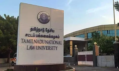 தமிழ்நாடு தேசிய சட்டப் பல்கலைக்கழகத்தில் நடத்தப்படும் பட்டப்படிப்பு மற்றும் பட்ட மேற்படிப்புகள் பற்றிய விரிவான விவரங்கள்