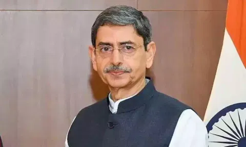 திருப்பதி கோவிலில் தமிழக கவர்னர் ஆர்.என்.ரவி சாமி தரிசனம்