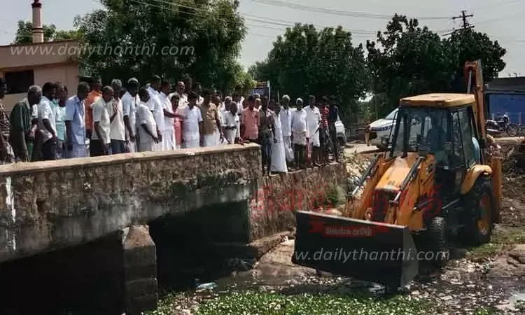 கன்னடியன் கால்வாய் தூர்வாரும் பணி; இசக்கி சுப்பையா எம்.எல்.ஏ. தொடங்கி ...