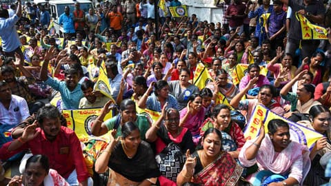 Hundreds of SSTA members detained on third day of protest