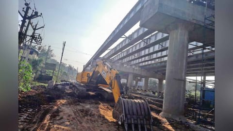 Second span of the Road Over Bridge at the LC-2 railway gate