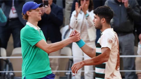 Jannik Sinner (L) and Carlos Alcaraz (R)