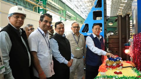 VK Saraswat, Member, NITI Aayog, inaugurates a new machine at BHEL Tiruchy during his visit on Friday