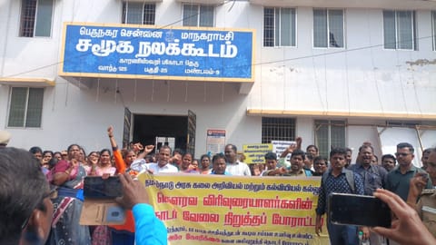 Protesting guest lecturers demand UGC pay recommendations

