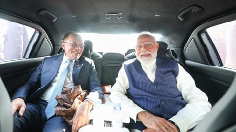 PM Modi and Malaysian counterpart Anwar Ibrahim. 