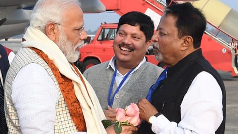 (L-R) PM Modi and Mukul Roy
