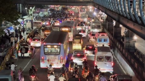 Vehicles chock-a-block on GST Road opposite Tambaram railway station