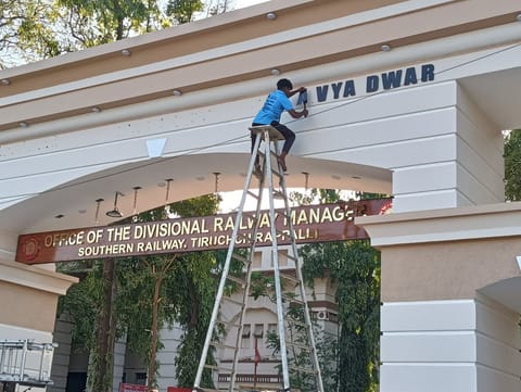 Removing of ‘Kartavya Dwar’ signage at the Tiruchirappalli Divisional Railway Office